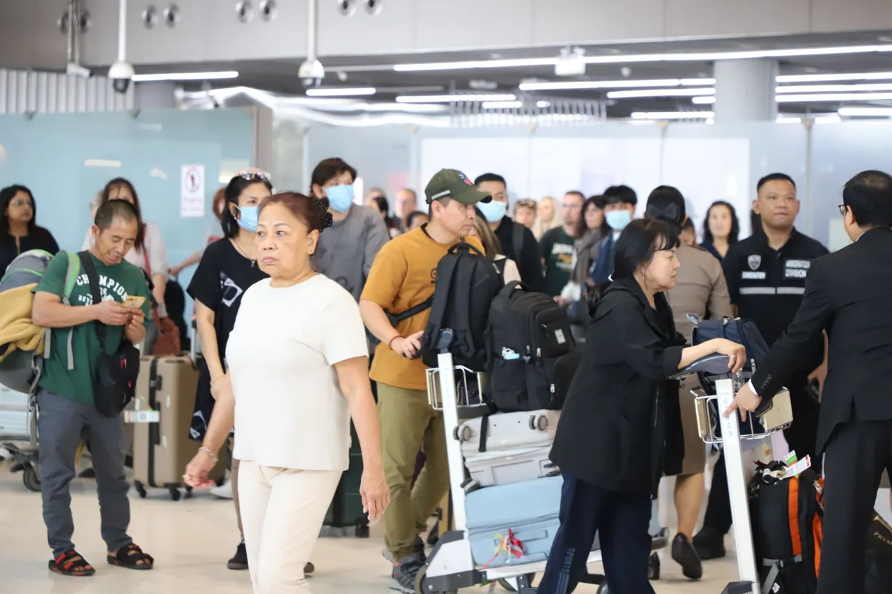 แรงงาน 18 คนจากอิหร่านถึงไทยแล้ว รวมก่อนหน้าจากบาห์เรน กลับมาแล้ว 35 คน